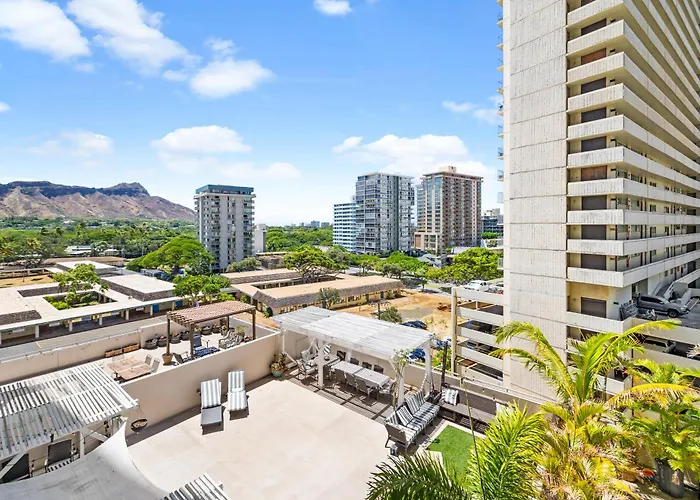 Diamond Head View Close To Waikiki Beach With Parking